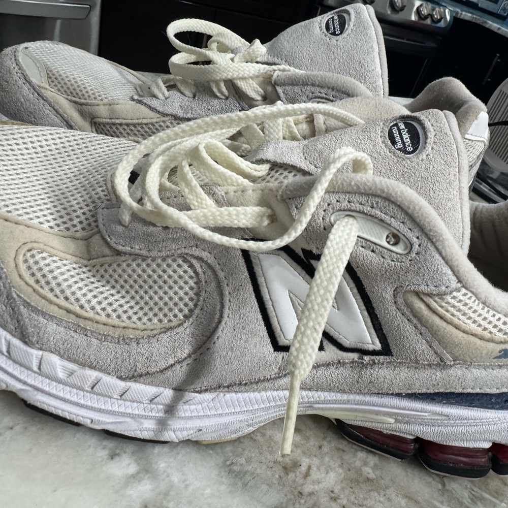New Balance 2002R Sneakers - Light Gray - Picture 5 of 11